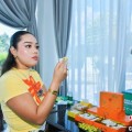 命格匹配泰国主播品三亚榴莲：“尝到了家乡味”